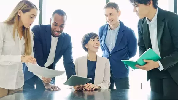 英語を日常的に使用する仕事に従事している人の70％以上が、英語を使う仕事に就く際に「英語に関する資格」を保持していた！ 株式会社e-LIFEWORKが「英語を使う仕事」に関する調査を実施！