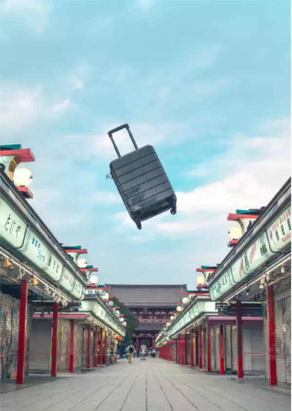 いつものオフィスが脱出ゲーム会場に早変わり！出張型謎解きチームビルディングに、新ストーリー『スーツケース・ミステリー：フライトプラン』が登場。