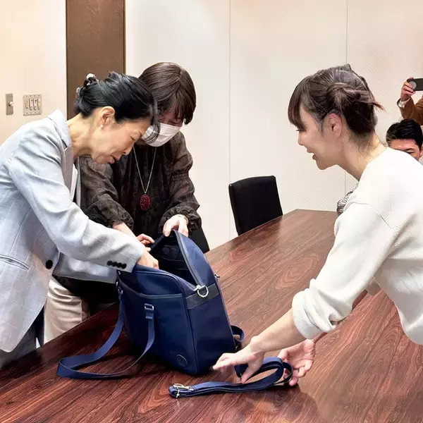 「「大人が決めるのは簡単。だからこそ自分たちで選んで誇りをもってほしい」創立150周年の跡見学園中学校高等学校とマザーハウスのスクールバッグプロジェクト」の画像