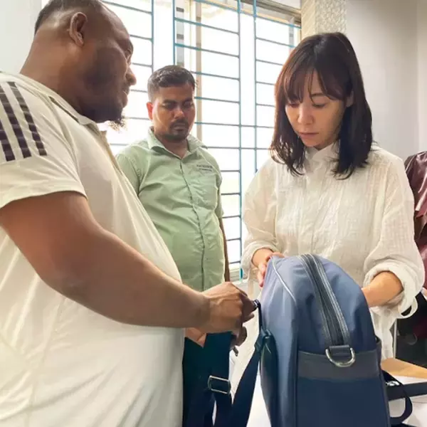 「「大人が決めるのは簡単。だからこそ自分たちで選んで誇りをもってほしい」創立150周年の跡見学園中学校高等学校とマザーハウスのスクールバッグプロジェクト」の画像