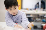 「ロボットプログラミング教育は幼児期から！ ロボット教室 小学1年生までに通い始める家庭が増加」の画像1