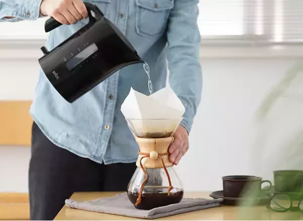 ドイツデザインチームによる、スタイリッシュで機能性も兼ね備えた、コンパクトサイズの電気ケトル「ブラウン ピュアイーズ 電気ケトル」2022年2月24日（木）発売