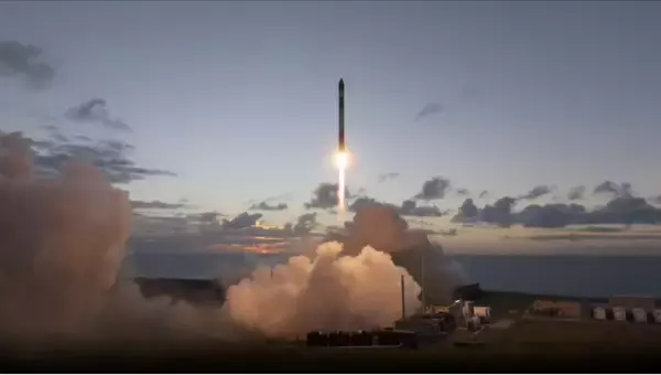 自社8機目の小型SAR衛星、軌道投入に成功、アンテナの展開成功も確認