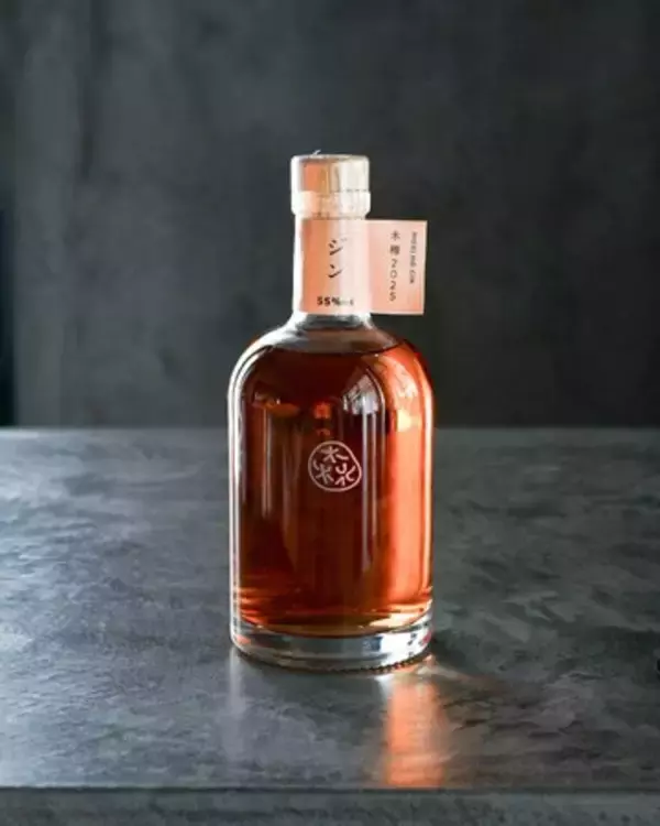 ソムリエ蒸留家が放つ約30種の蒸留酒を調和させた熟成ジン。金沢「MORI NO NIWA」からマデラ樽香る限定ボトルが直営店限定で登場