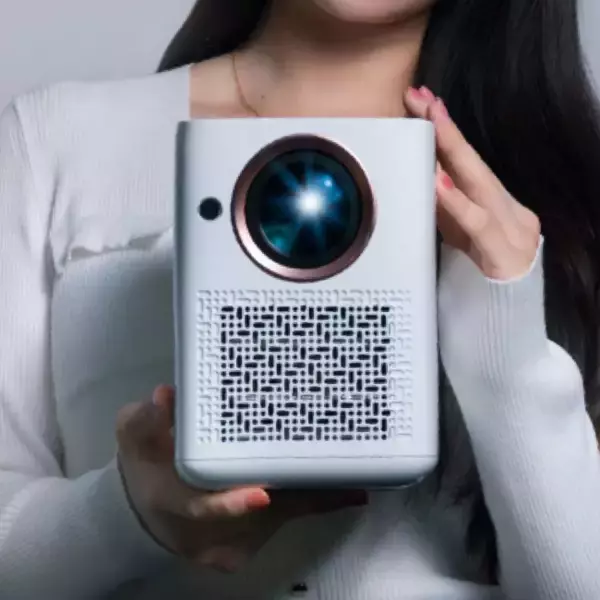 投影画面にスタイラスで直接書き込める画期的なプロジェクター「GeeProjector」をガジェットストア「MODERN g」で販売開始