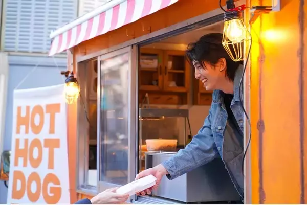 渋谷BEAM前にホットドッグ専門キッチンカー「BABY HOTDOG」がグランドオープン