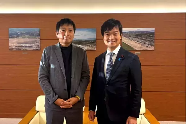 女性活躍推進に取り組む衆議院議員・宮路拓馬氏が鹿児島空港の「トレルナ」設置現場を視察