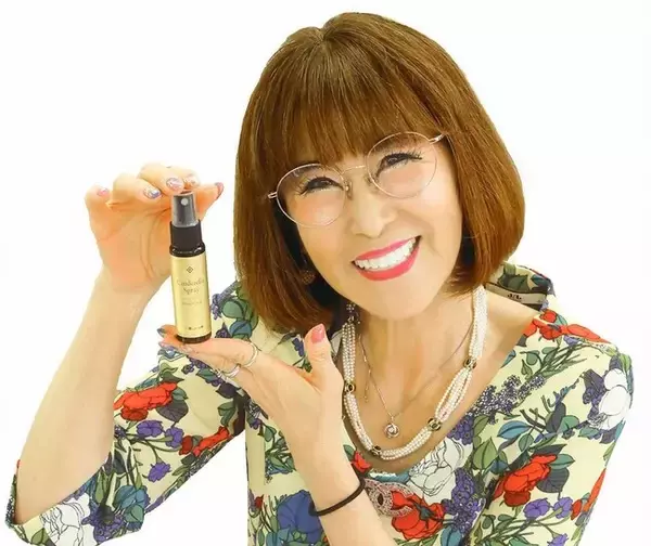 【新登場・数量限定】頑張るあなたを“シンデレラ”へ導く。100％天然精油の香り、ルームアロマ「シンデレラスプレー」が発売開始！心地よいリラックスタイムへ。ウッドシトラスの香りで、空間まで整う新習慣。