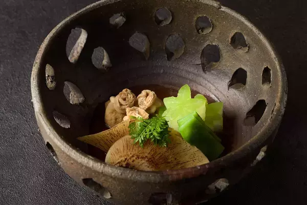 「食材の味を引き立てる。陣屋の一皿に生きる「万能すりみパウダー」の可能性」の画像