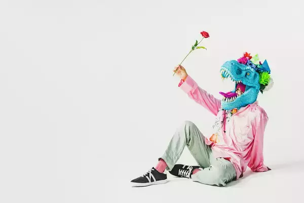 「AIを使って誰でもバンドに参加できる！？キングコング西野亮廣が謎の絶滅系アイドル「バンドザウルス」にかける想いとは。」の画像