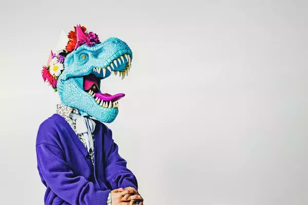 「AIを使って誰でもバンドに参加できる！？キングコング西野亮廣が謎の絶滅系アイドル「バンドザウルス」にかける想いとは。」の画像