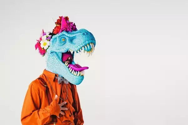 「AIを使って誰でもバンドに参加できる！？キングコング西野亮廣が謎の絶滅系アイドル「バンドザウルス」にかける想いとは。」の画像