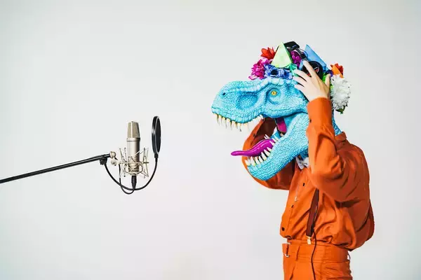 「AIを使って誰でもバンドに参加できる！？キングコング西野亮廣が謎の絶滅系アイドル「バンドザウルス」にかける想いとは。」の画像