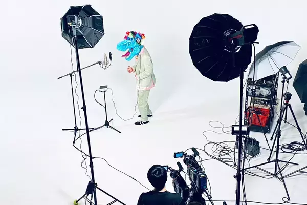 「AIを使って誰でもバンドに参加できる！？キングコング西野亮廣が謎の絶滅系アイドル「バンドザウルス」にかける想いとは。」の画像