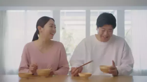 意外と知らない？大切な人が“一番好きなみそ汁”のこと。「ほんだし(R)」60g瓶 復刻デザイン 発売記念ムービー　味の素(株)「ほんだし(R)」、「二人のみそ汁会議」公開