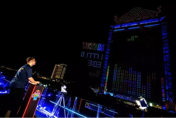 2,000機以上のドローンを使用した、世界初の空中テトリス公式戦 Red Bull Tetris(R) World Final