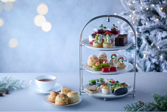 【ウェスティンホテル東京】クリスマスの装いをまとった華やかなスイーツやセイボリーを堪能する「クリスマス ウィークデイ アフタヌーンティー」＆「クリスマス アフタヌーンティー」