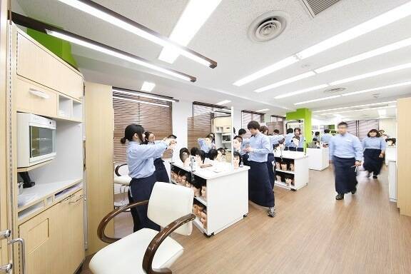 QB HOUSEの社内カットスクール「ロジスカット」は、なぜ業界内で唯一無二に成り得たのか。～誕生10年の軌跡～