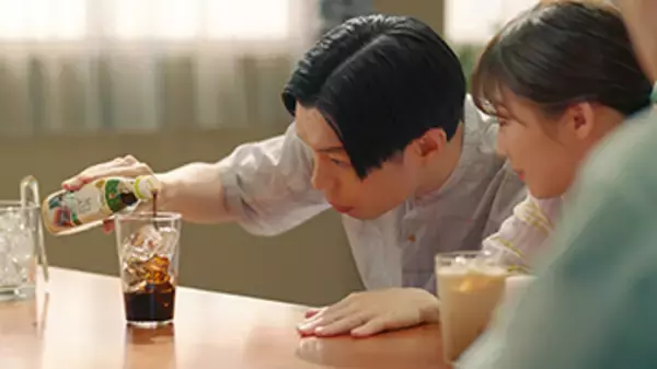 「ボス カフェベース」リニューアル｜仲良し夫婦のCMシリーズに新展開！新TV-CM「予想より、絶対うまい。ーキッチリ父登場ー」篇 ６/29から全国でOA開始