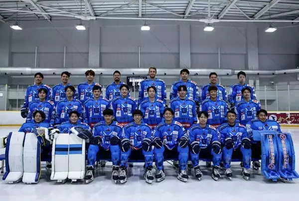 【新横浜プリンスホテル】プロアイスホッケーチーム“横浜GRITS”と氷上の楽しさを体験！ 現役選手から教わる「キッズアイススケート教室」を開催