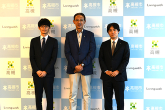JTプロ公式戦出場の佐々木勇気八段と斎藤慎太郎八段が高槻市を訪問