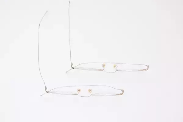 眼鏡と対話しながら“経年進化”を楽しむアイウェアブランド『MIZ DIALOGUE（ミズダイアログ）』から水島眼鏡が開発・考案した『顔幅アジャストメント』を可能にした『Ex -Temple』がリリース