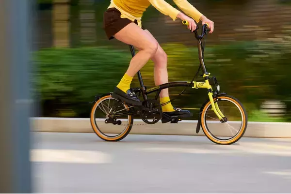 ブロンプトンがツール・ド・フランスと初のコラボレーションモデル 特別仕様の2台を発表