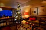 「【神戸ポートピアホテル】限定1室「クリスマスルーム」が12/1より登場！“1000万ドルの夜景”と“煌めくツリー”が彩る特別なひととき」の画像1