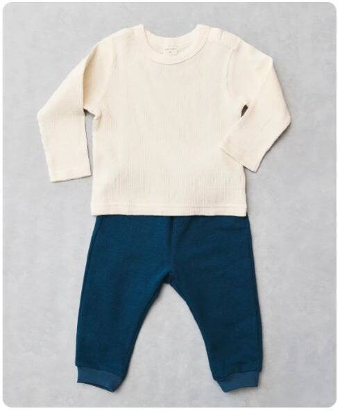 毎日着たくなる。着せたくなる 快適で摩擦に強いパンツ。ーバイヤーの開発への想いを綴るー