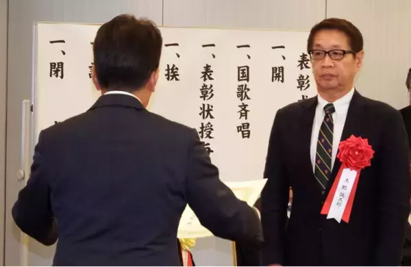 当社の産業医である土肥誠太郎先生が 「安全衛生に係る優良事業場、団体又は功労者に対する厚生労働大臣表彰」の 「功労賞」を受賞しました