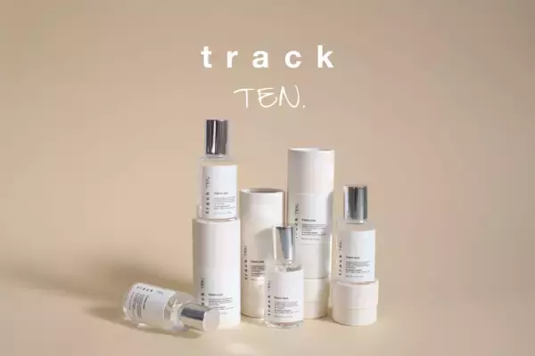 アクセサリーブランドTEN.〈テン〉8周年を記念して、ナチュラルケアブランド「track」とオリジナルファブリックミストを共同制作