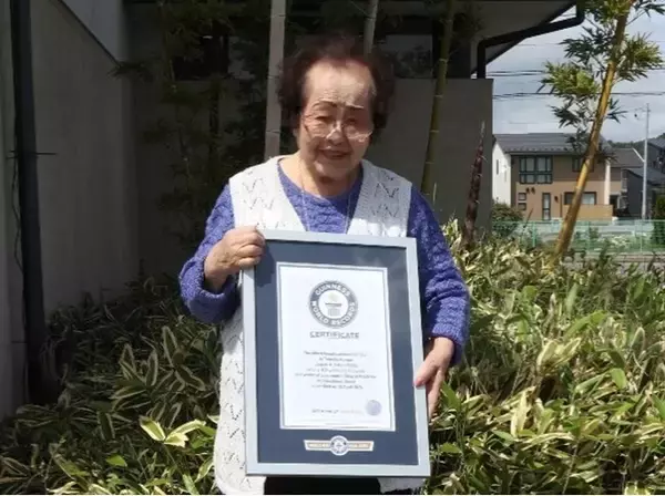 ポーラのビューティーディレクター堀野 智子さん、「最高齢の女性ビューティーアドバイザー Oldest beauty advisor (female) 」として102歳でギネス世界記録(TM)を更新※