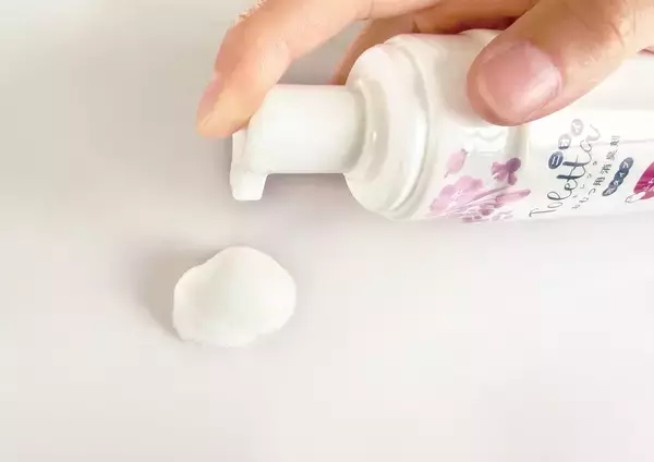 「育児と介護、ふたつの現場から生まれた、おむつ処理「7秒」の革新「ニオイToletta おむつ用消臭剤 泡タイプ」」の画像