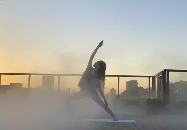 【ホテル椿山荘東京】庭園を一望できる空中庭園で東京雲海の霧に包まれながら楽しむ「雲の中のヨガ」をゴールデンウィークの３日間限定で開催