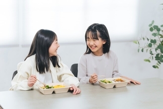 【小学館JS研究所】女子小学生が好きな食の好みを調査　よく利用する外食チェーン、1位は「マクドナルド」、「はま寿司」「スシロー」「くら寿司」など大手回転寿司チェーンも上位にランクイン