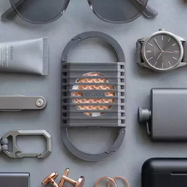 「累計販売5万個以上！KINCHOコラボの電池式蚊取りbraaa「canox」に新色チャコールグレー登場」の画像