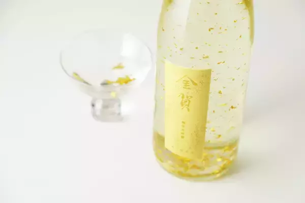 「新年を“金箔入りの日本酒”で祝う。祝い酒「金賀 -KINGA-」が生まれた理由」の画像
