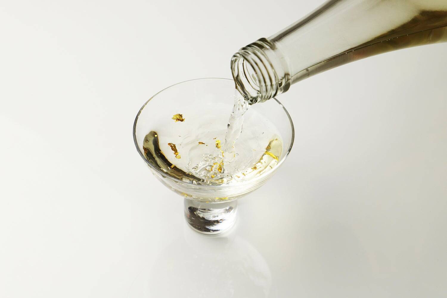 新年を“金箔入りの日本酒”で祝う。祝い酒「金賀 -KINGA-」が生まれた理由