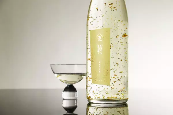 「新年を“金箔入りの日本酒”で祝う。祝い酒「金賀 -KINGA-」が生まれた理由」の画像