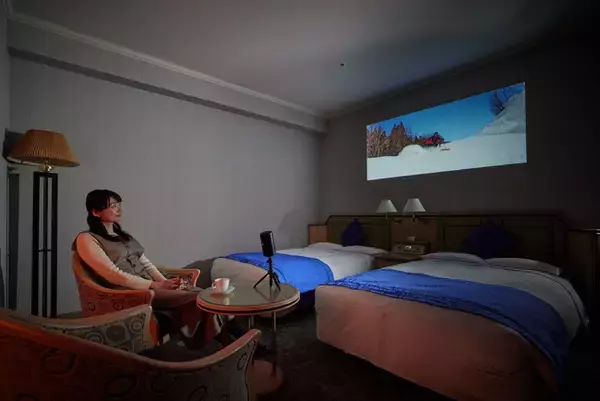 【Nebula Capsule ll × NASPAコラボ企画】モバイルプロジェクターのある かけがえのない「ホテル時間」