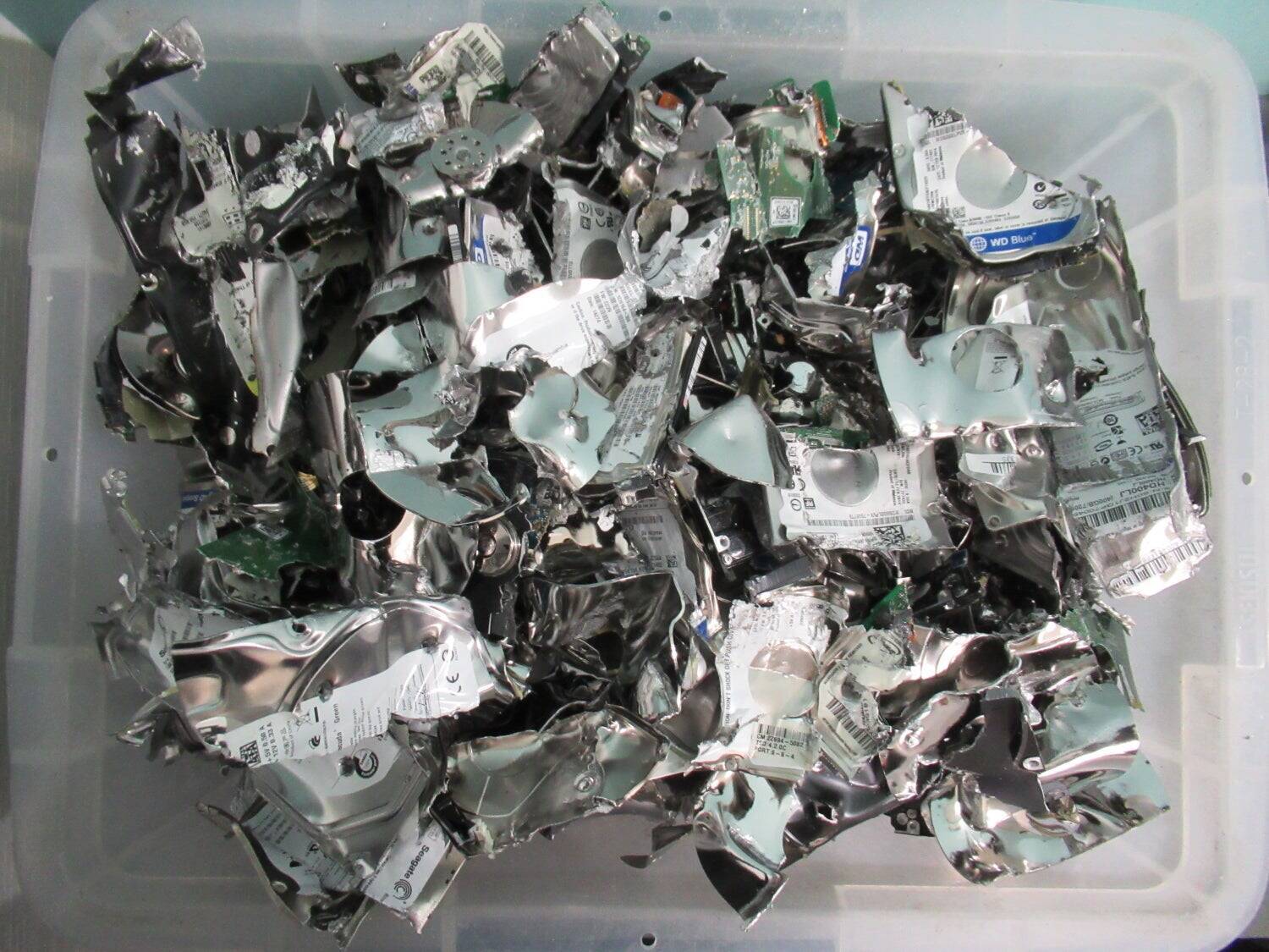 【情報漏洩をゼロに】産業廃棄物処理業界の常識を疑い、辿り着いた妥協なき答え。竹下産業の「情報抹消プロセス」誕生の軌跡。