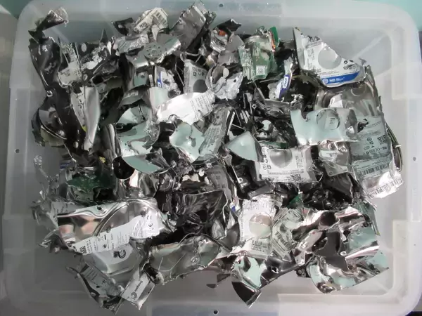 「【情報漏洩をゼロに】産業廃棄物処理業界の常識を疑い、辿り着いた妥協なき答え。竹下産業の「情報抹消プロセス」誕生の軌跡。」の画像