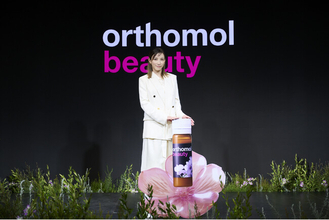 加藤あいさんお誕生日のサプライズ演出も。「オーソモル・ビューティ」アンバサダー就任発表会を12月12日（金）に開催