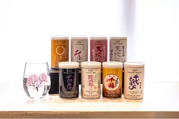新メニュー「日本全国の日本酒8種の“利き酒”体験」スタート！外国人にも人気の「桜」をテーマとした限定アイテムもご紹介。