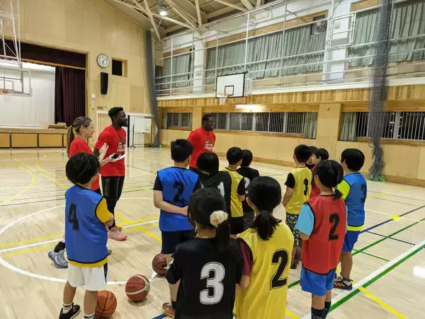 バスケを通じて本物の英語コミュニケーションを身につけよう！「海外で活躍する人材へ」英語バスケットボールスクール誕生ストーリー