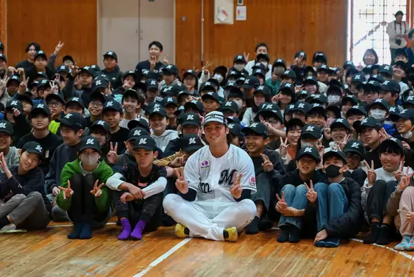 千葉ロッテマリーンズが市内全小学生にキャップをプレゼント！