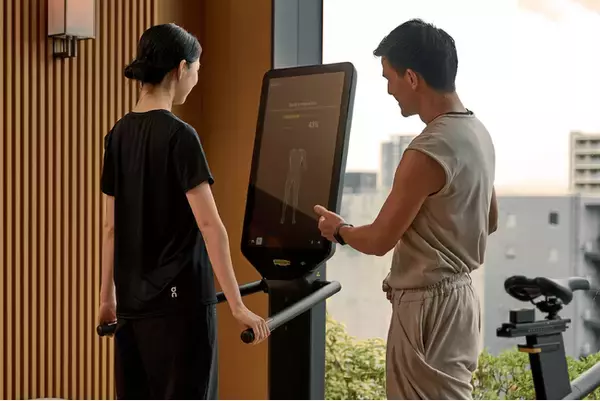 世界ベストホテル第1位に選出された「パティーナ大阪」にて、エグゼクティブの「健康資産」を築くフィジカルケアパーソナルトレーニングサービスを開始