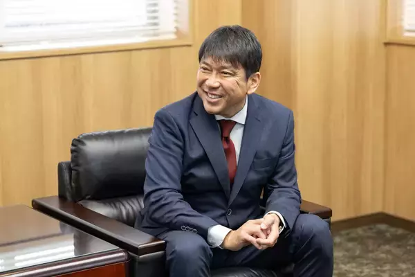 「「100年企業」を目指して。「買う心 同じ心で 売る心」を次世代へ繋ぐ、角上魚類・栁下社長が語る日本一の魚屋への歩み」の画像