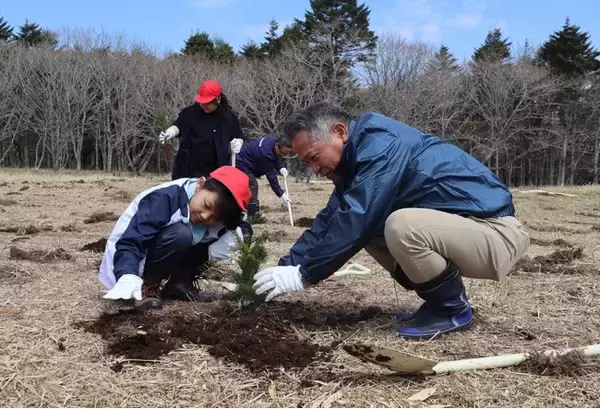 【エステー】「ほっかいどう企業の森林づくり」協定に基づき第3回「植樹会」及び「木育教室」を実施