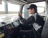 「外国人特定技能人材が当社初となる単独乗務を開始　人手不足が続く運送業界で、多様な人材の育成と活躍を推進」の画像1